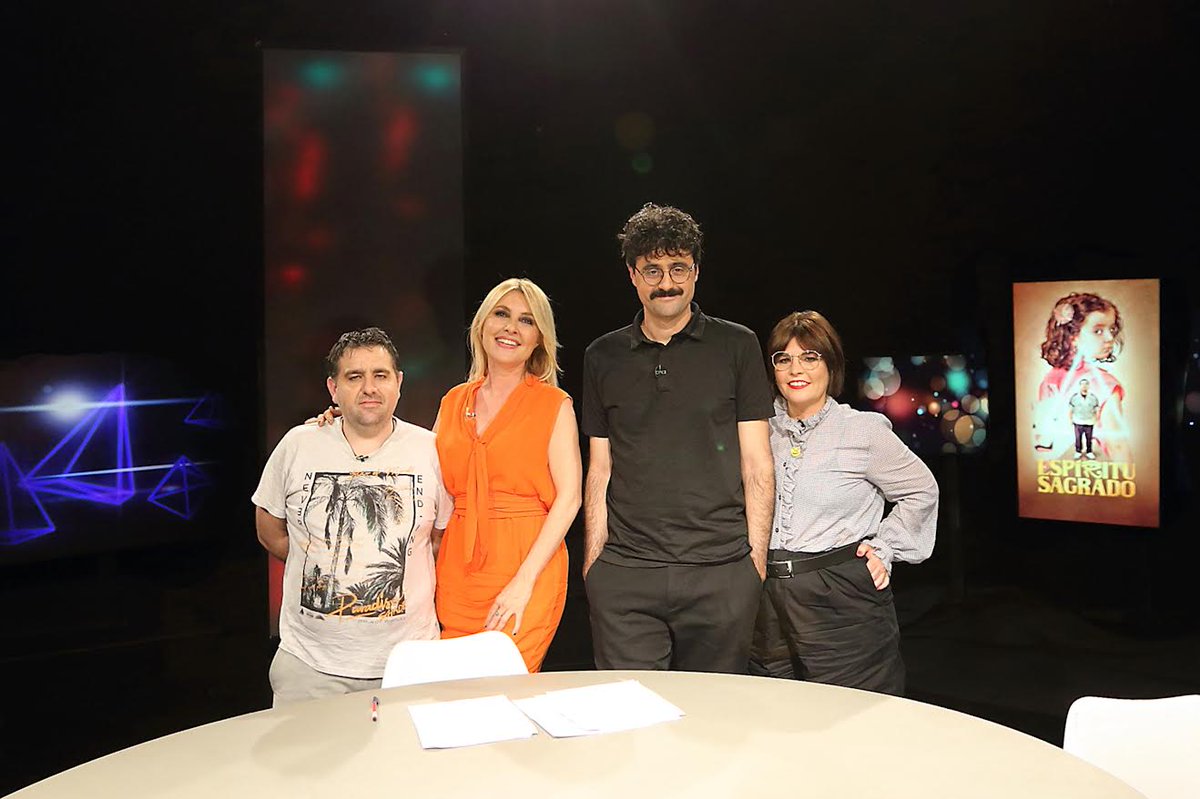 Version_TVE's tweet photo. Estrenamos "Espíritu sagrado", de Chema García Ibarra. 
Para amantes de lo imprevisible, de la rareza, del cine de otro planeta. ¡Dejaos abducir por el gran misterio de lo cotidiano!
22:30 en @la2_tve https://t.co/cnhDBxAvFv