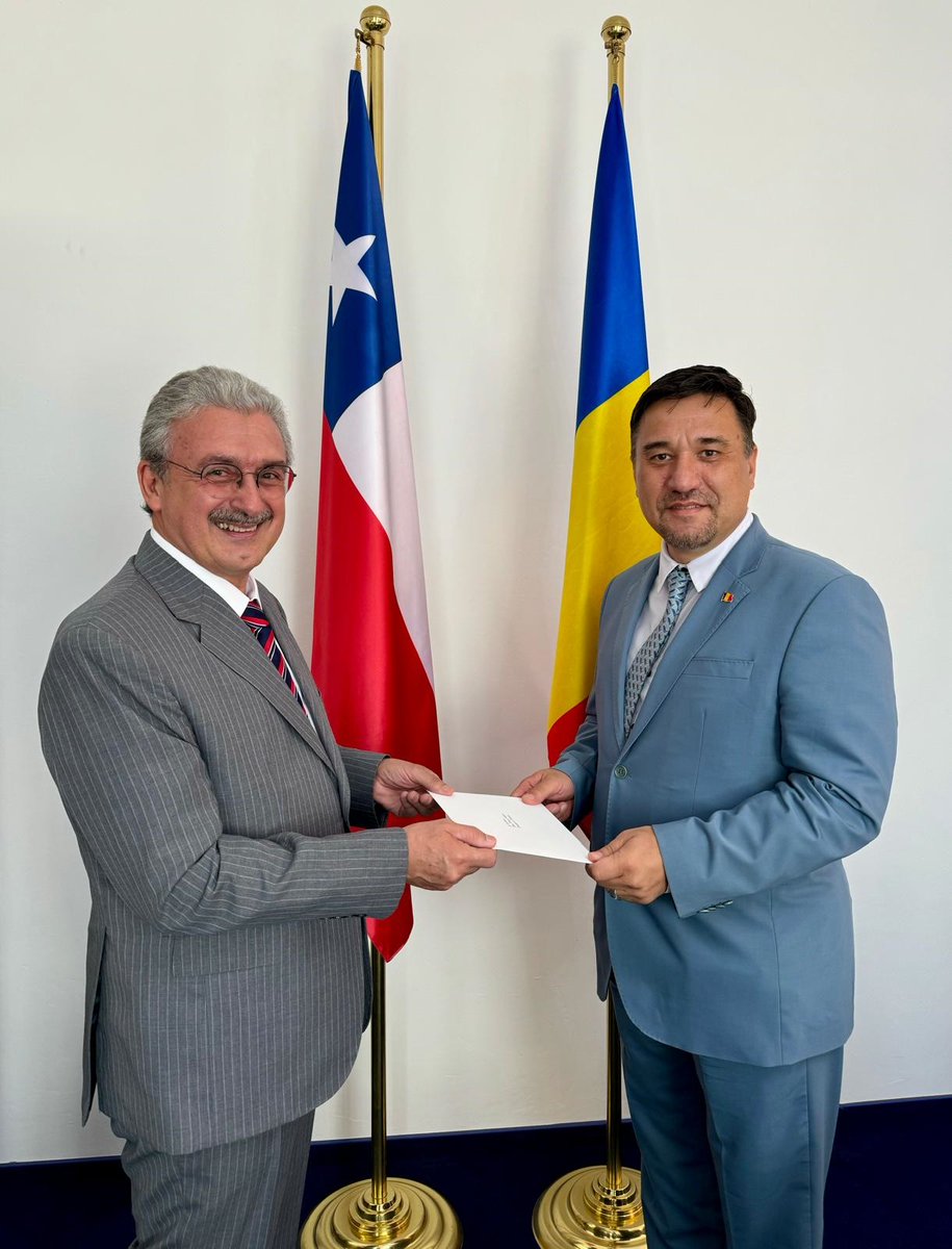EmbChileRumania's tweet photo. El día 5 de junio de 2024, presentó copias de cartas credenciales el nuevo Embajador de Chile en Rumania, Julio Bravo Iubini, ante el Secretario de Estado Traian Hristea. https://t.co/Xi9fkl7HRQ