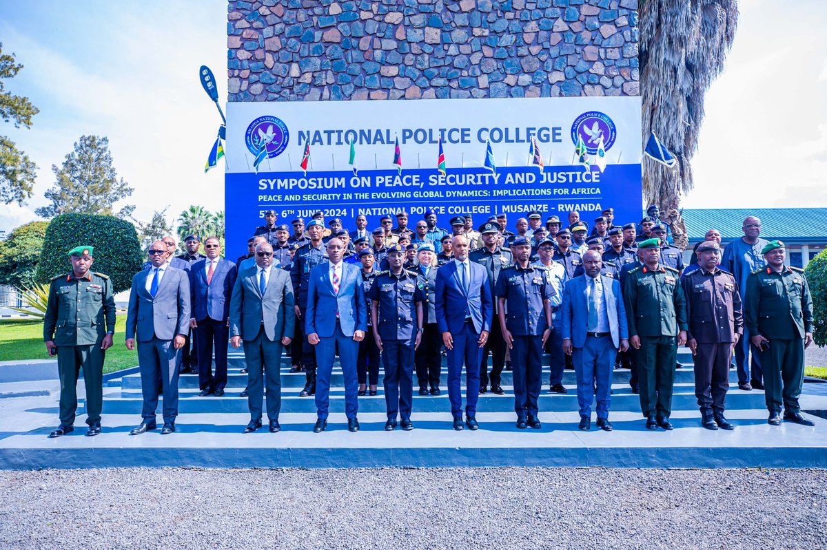byukavuba's tweet photo. Ubu tuvugana symposium (#PSCSC) yatangiye ku munsi w'ejo hashize irakomeje. Yateguwe na @Rwandapolice ikaba yitabirwa n'abayobozi bakuru mu nzego z'umutekano n'ubutabera. https://t.co/kZbhkcEMG6
