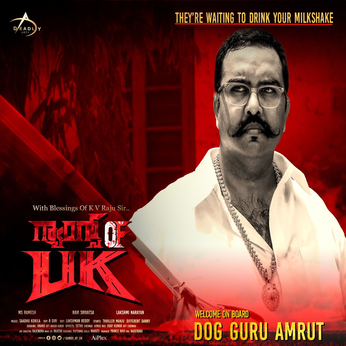 deadlysrivatsaa's tweet photo. ಭಾರತದ ಮೊದಲ ಶ್ವಾನ ಮನಶಾಸ್ತ್ರಜ್ಞ Amrut Sridhara Hiranya ಅವರು, “DOG GURU AMRUT” ಎಂದೇ ಹೆಸರುವಾಸಿ. ಪುನೀತ್ ರಾಜಕುಮಾರ್ ಅವರ ʼಚಕ್ರವ್ಯೂಹʼ, ನಿಖಿಲ್ ಕುಮಾರಸ್ವಾಮಿ ʼಜಾಗ್ವಾರ್ ಚಿತ್ರಗೆ ತರಬೇತಿ ಪಡೆದ ಶ್ವಾನಗಳನ್ನ ಕಳುಹಿಸಿಕೊಟ್ಟಿದ್ದಾರೆ.
ʼGANGS OF UKʼ ಚಿತ್ರದಲ್ಲಿ ಅಭಿನಯಿಸಲಿರೋ ಅಮೃತ್ಗೆ ಸ್ವಾಗತ.
#gangsofuk https://t.co/vdpZUPUHwU