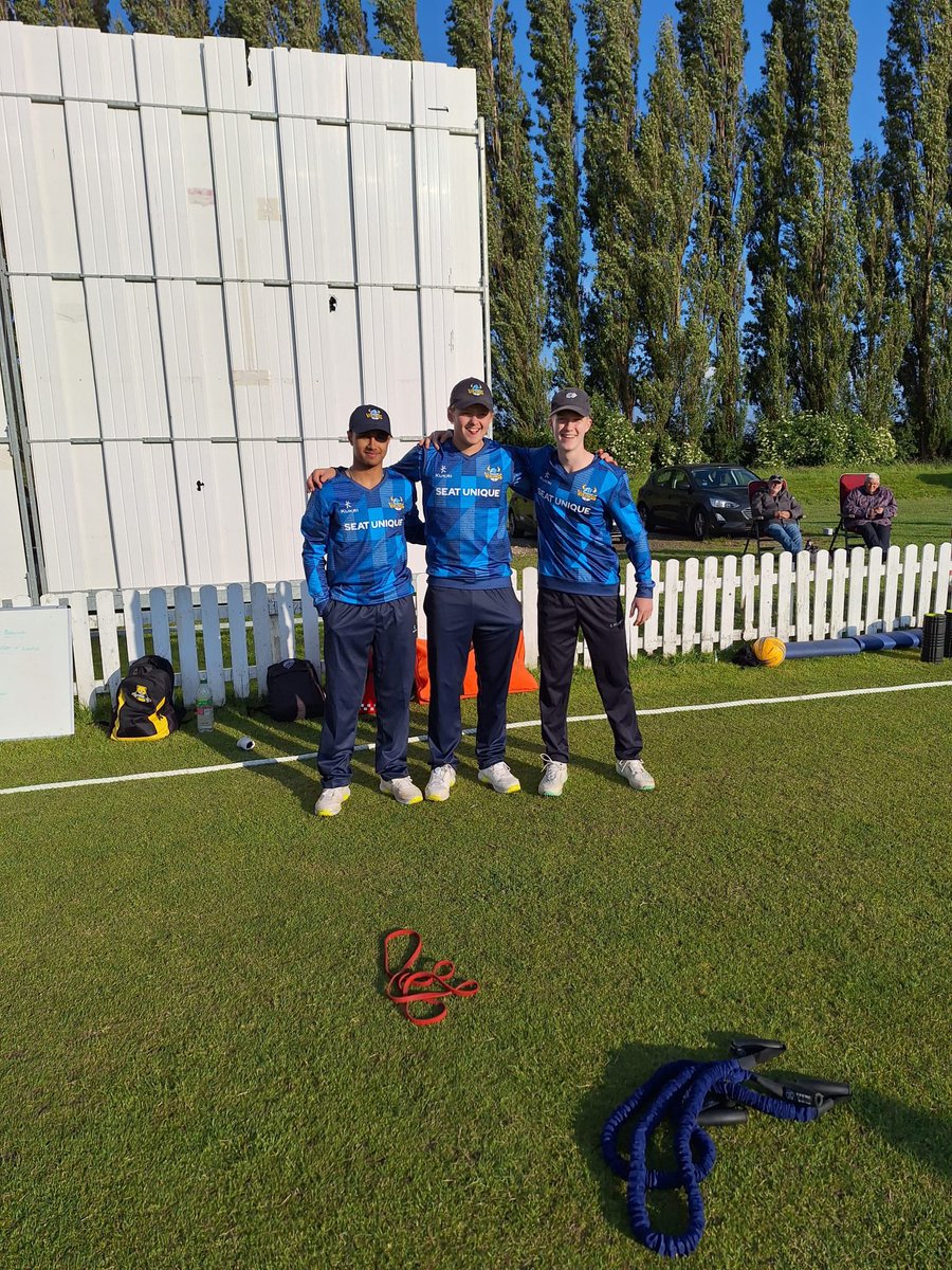 SheffieldColCC's tweet photo. 🏏 YCCC ACADEMY VS YSPL U21s 🏏

A great game at Wakefield yesterday saw the League XI nick it with 3 balls remaining in a 5 wicket victory.

Stand outs for our guys were Abdul Faseeh with 64 from 49 balls and Dan Longley with 4 overs for 11 runs. 

🦁🏏 https://t.co/qz8zExNUlG