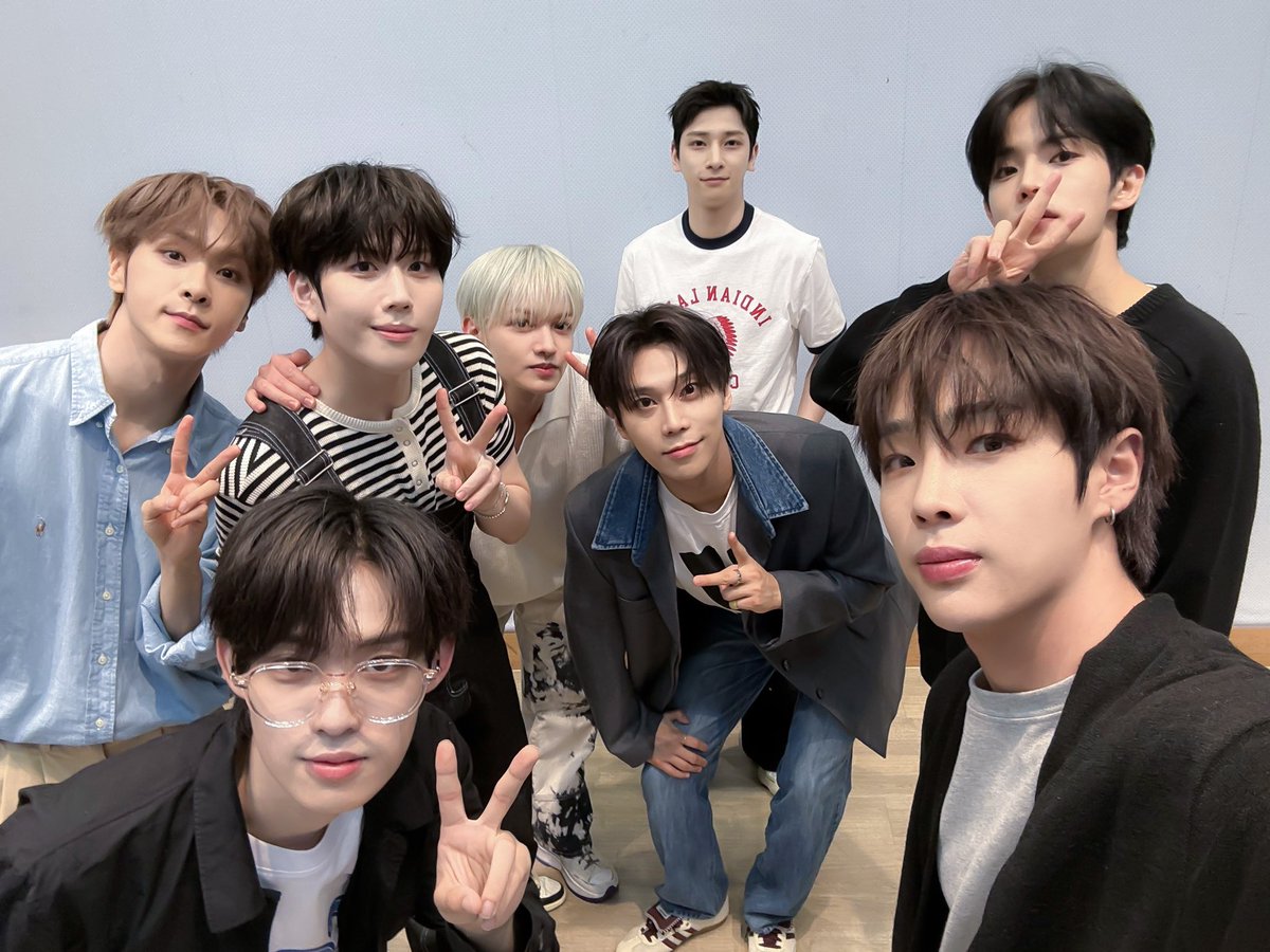 BAE173_official's tweet photo. [📸]

보고 싶었죠?💙
역시 ELSE가 있어야 BAE173의 완성⚡️

#BAE173 #비에이이173
#Fifty_Fifty 
#NEWCHAPTER_LUCEAT https://t.co/BMXlz5WG9G