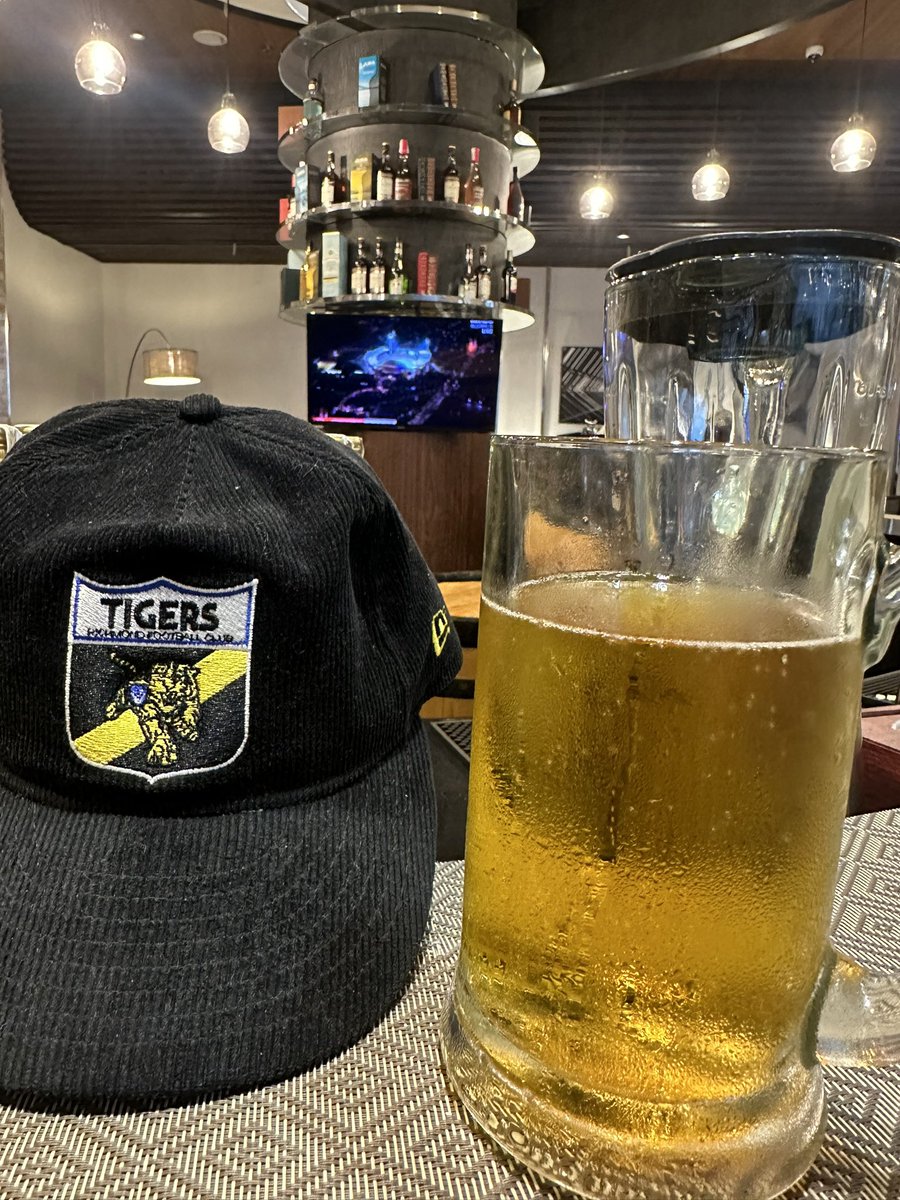 Live from Manila, bless hotel bars with cable 🐯💛🖤#gotiges #richmondehoteleastwood #philippines