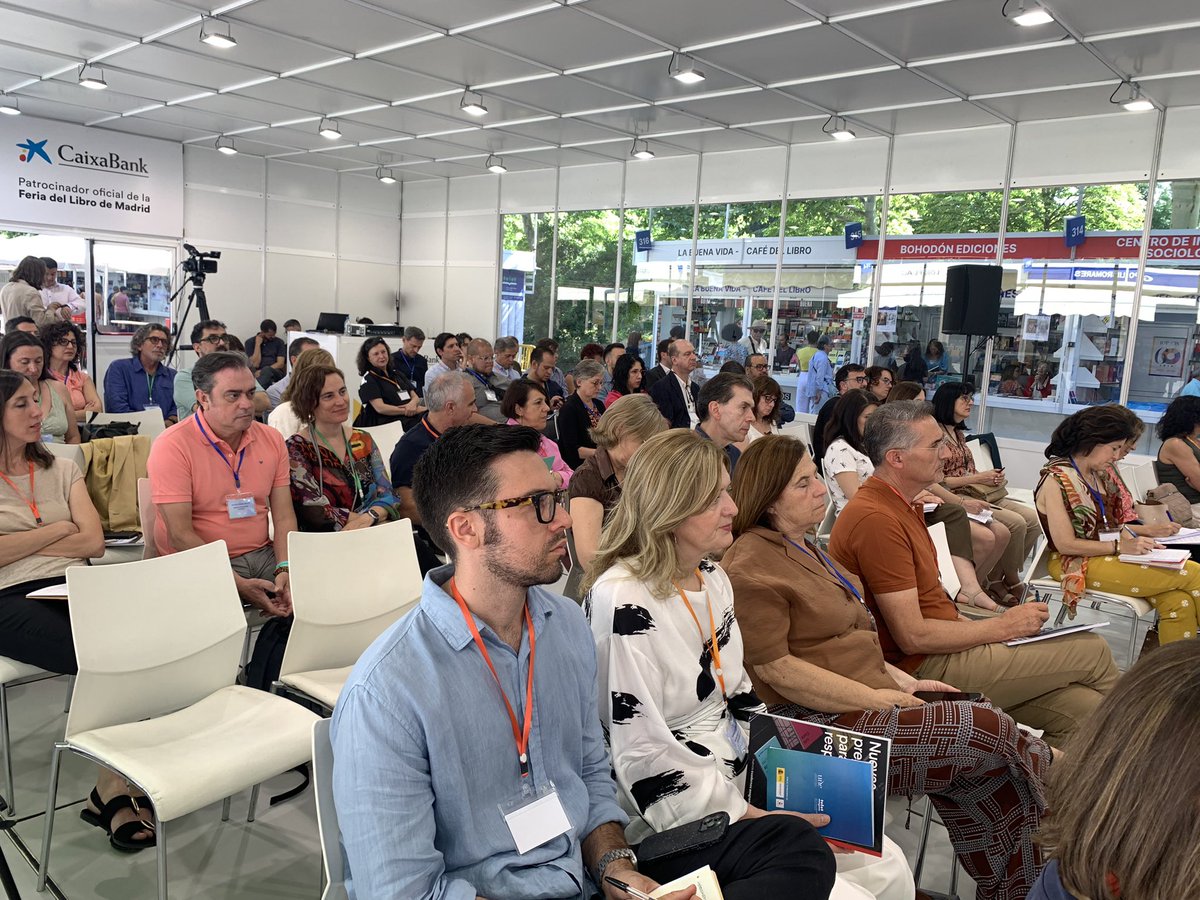 unelibros's tweet photo. @EvaOrue @PilarPaneque @ANECAinfo Cerca de ochenta responsables de editoriales de universidades y centros de investigación españoles asisten a las II Jornadas Sin libros No Hay Ciencia que UNE organiza en la #FLMadrid24.
 
🎥 A los que hay que sumar los profesionales que nos están siguiendo en directo… https://t.co/BTL3Cd5fpx
