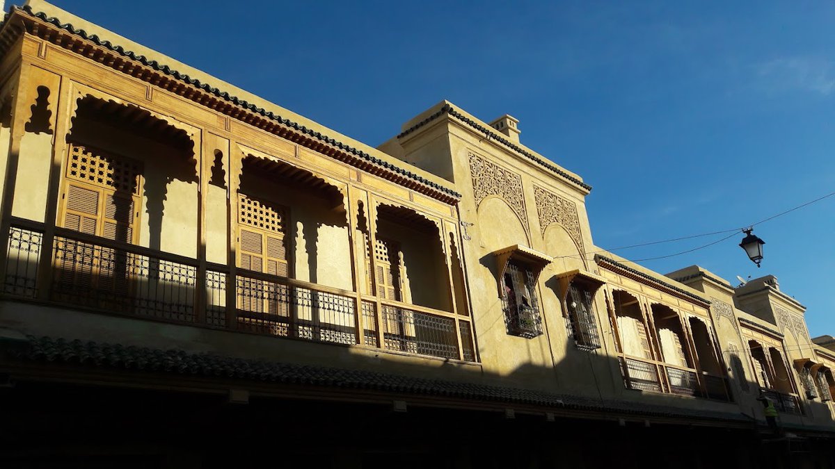 The Royal Palace in Fez is the palace of the King of Morocco.🇲🇦Its seven imposing front gates are surrounded by fine tilework and carved cedar wood. Built in the 1960s, they are masterpieces of modern craftsmanship.🏺#UATCLight