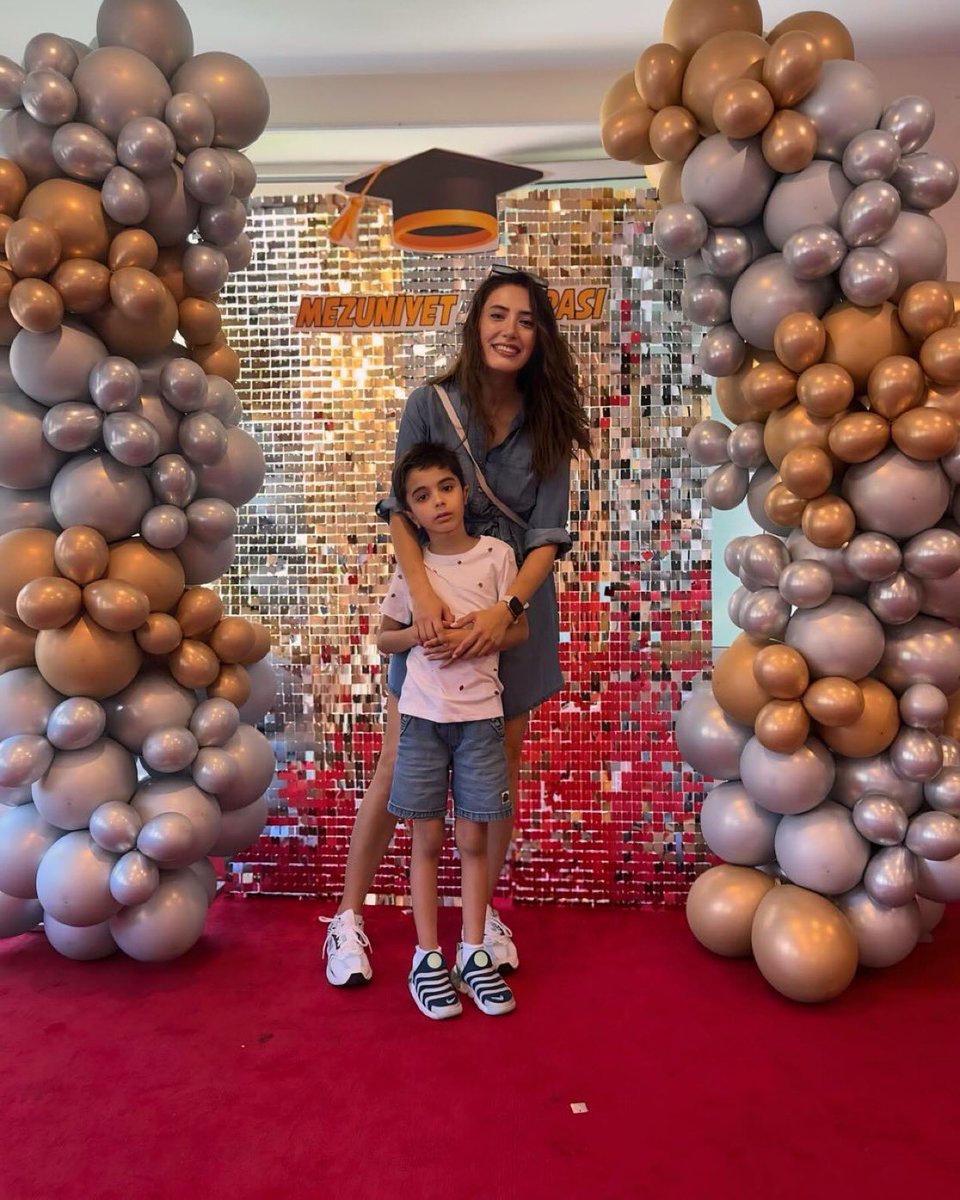 Anne'nin paylaşımı:

Değerli arkadaşlarım, Şimdi sizlerden canım oğlum için destek bekliyorum. Ve bilin ki sadece özet geçiyorum. Oğlum Asil Ahmet Kurt anaokulu kaynaştırma öğrencisidir.

Bugüne kadar önce devlet tarafından kaydının düştüğü okulda sorun yaşandı. Ağladım içime