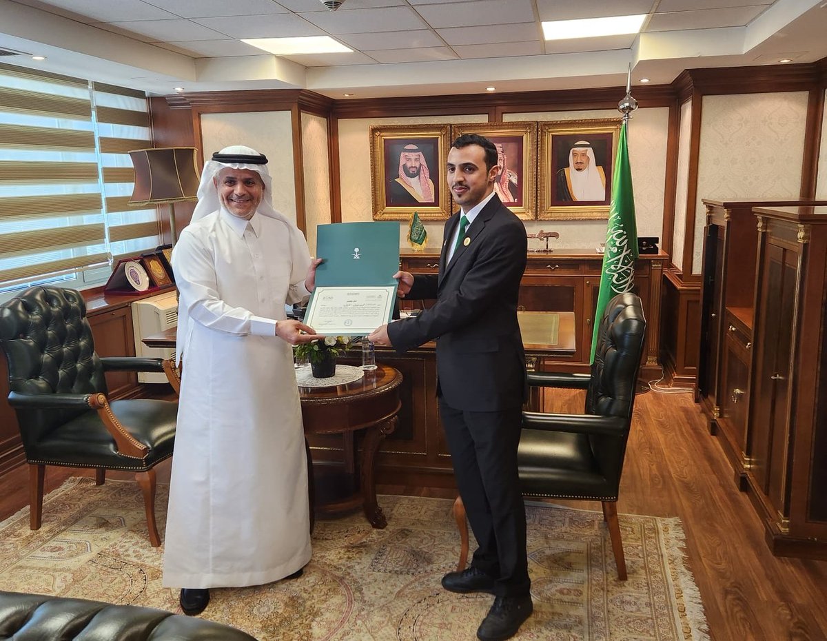 KSAconsulateTR's tweet photo. استقبل القنصل العام
سعادةالأستاذعبدالمجيدبن حمد الدوسري
اليوم،فريق مبادرة #طريق_مكة
برئاسةسعادة الأستاذسعودعبدالله الرشود
 بمقرالقنصليةحيث رحب خلال اللقاءبأعضاءفريق @MakkahRoute 
وأشاد بالجهود التي بذلها الفريق في مطاراسطنبول الدولي لخدمةضيوف الرحمن وتيسير إجراءات الحجاج الأتراك. https://t.co/XKR6xey8kt