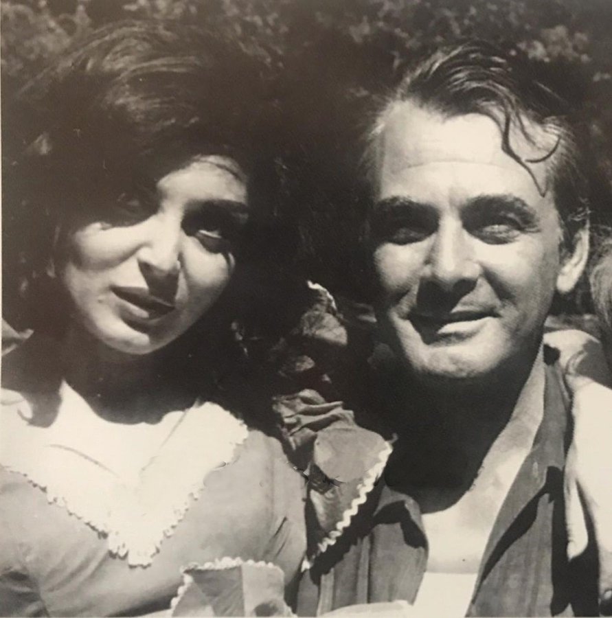 sinemastory1's tweet photo. “Beni görse de avanak, Birijit Bardot kıskanacak, Marlene Dietrich övünemez, onda var mı böyle bacak”,  
“Bir kırıtırsam herkes çoşar, Eddie Ficher bana koşar Richard Burton beni görse Liz Taylor’u hemen boşar” https://t.co/9RMINBu0Lj