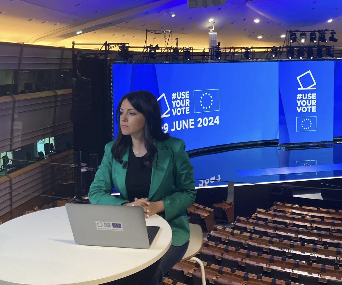 🇪🇺 Oggi h.13 <a href="/tg2rai/">Tg2</a> diretto da Antonio Preziosi va in onda dall’emiciclo del Parlamento europeo: conducono Daniele Rotondo e <a href="/mar_maresca/">Marcella Maresca</a>. 

📺Alle sue spalle, l’aula che accoglierà i deputati dopo il voto per le #europee2024 dell’8 e 9 giugno.

#usailtuovoto <a href="/Raiofficialnews/">Rai</a>