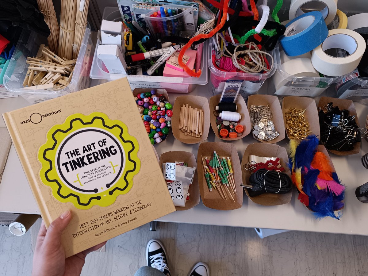 Soon we are starting our #tinkering session "Informal learning spaces: the library case" where we will discuss how collaborations between science centres/museums and libraries can be mutually beneficial. 💡 But meanwhile, we are exploring #makerspace at <a href="/Ecsite/">Ecsite</a> 🪛📚