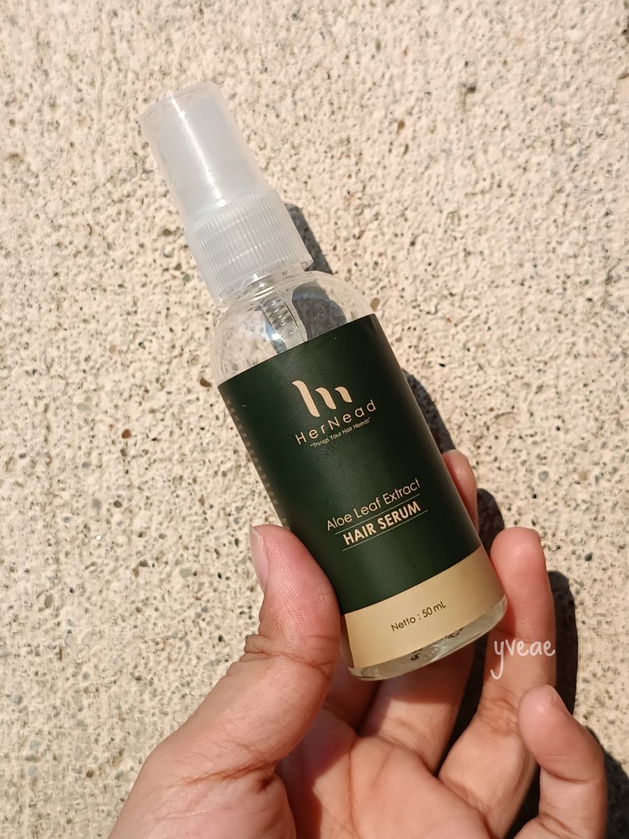 moonieslay's tweet photo. sekarang wajib pake hair serum kalo mau bebas rontok! ngaruh banget hasilnya dirambutku🥺

ga ada lagi drama males sisiran gara-gara capek liat rambut rontok🥲👍 #racuninhaircare https://t.co/t7pxKYBMjA