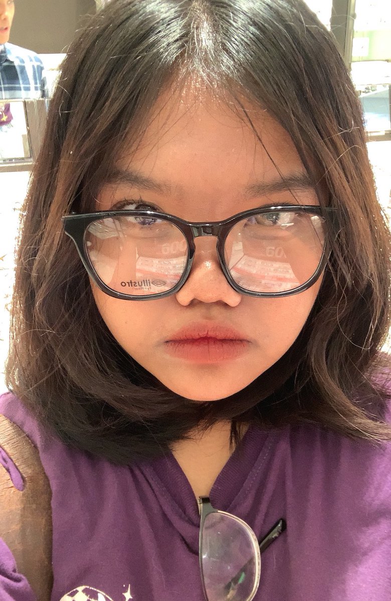 pauIaron's tweet photo. asking y’all honest opinion, which one looks good on my face yaah #bingunk (eh ignore my dumb face pls) https://t.co/W3fLjdxpJ7