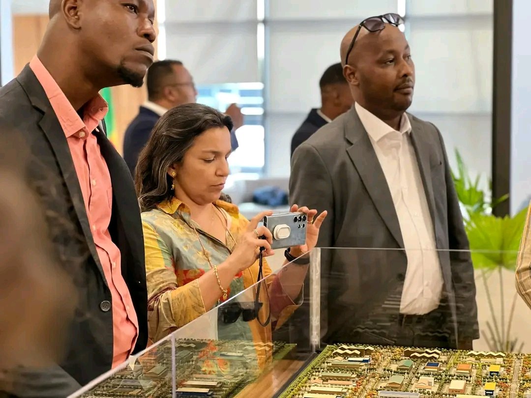 🇧🇯 VISITE DE LA FIFA À LA GDIZ-BÉNIN : LE BÉNIN PRÊT À FOURNIR DES MAILLOTS 100% COTON BÉNINOIS POUR LA COUPE DU MONDE 2026

♦️ L’ambition de la FIFA est de voir des maillots « 100 % Made in Africa » lors de la Coupe du monde 2026

#NoLimit229