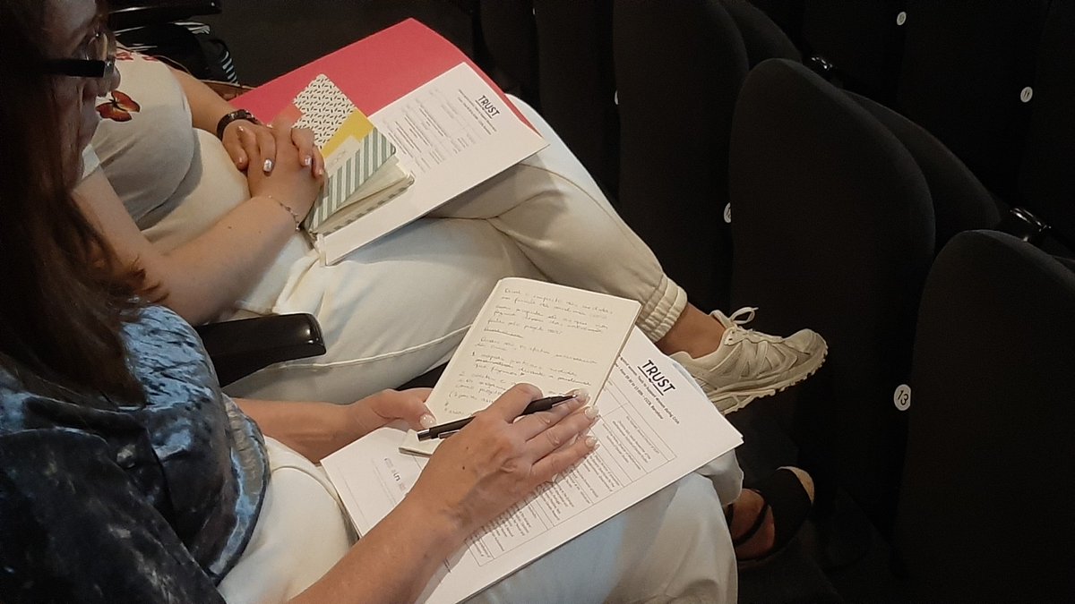 L'acte final del #TRUSTproject al @cececebe aplega una setantena de persones d'europa que han treballat en eines de suport a les dones que han patit violències masclistes durant la pandèmia. <a href="/MIgsCy/">The Mediterranean Institute of Gender Studies</a> <a href="/WAVE_europe/">WAVE Network</a> <a href="/AFPHVF/">SPAVO</a> <a href="/IRSonline73/">IRS</a>