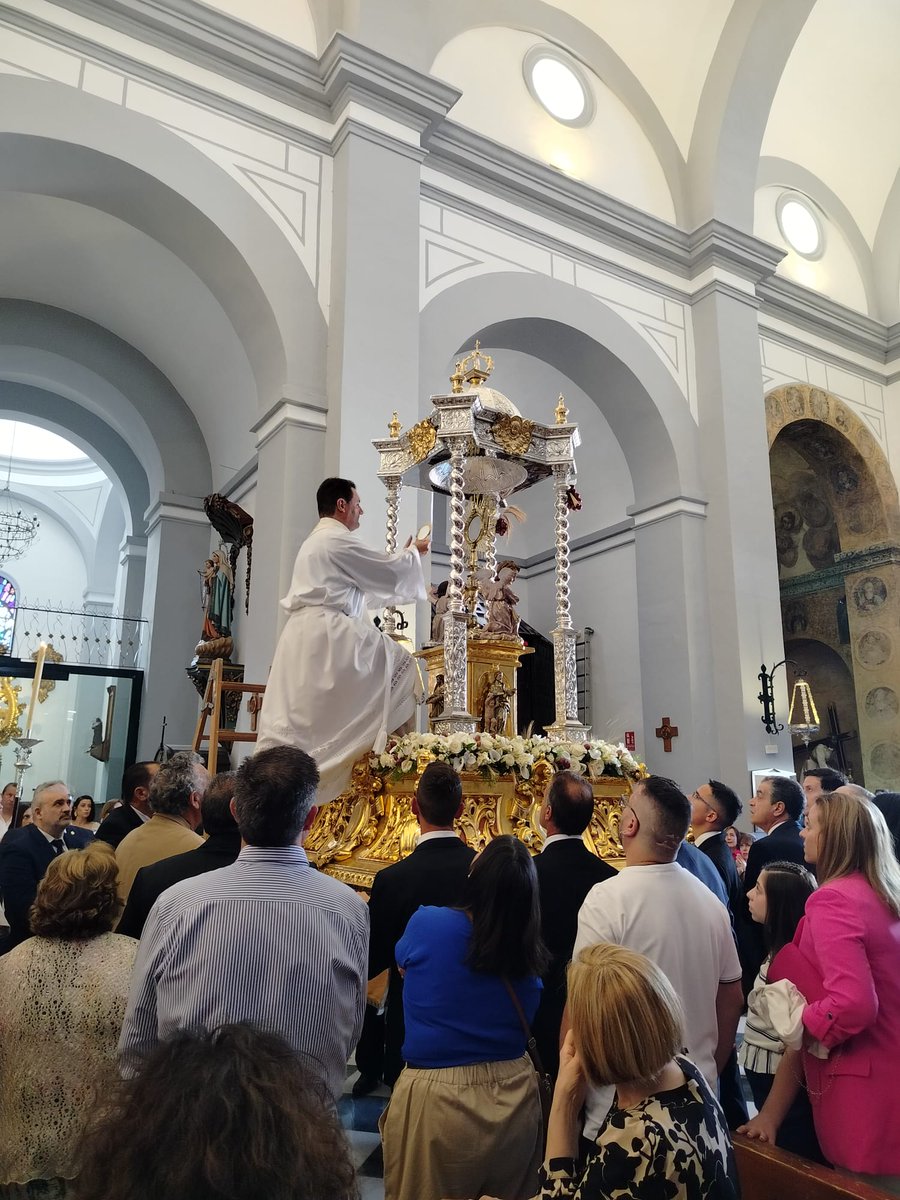 Santísimo Sacramento y Antigua Coronada tweet media