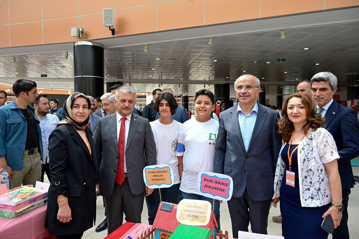 İl Milli Eğitim Müdürlüğümüzün düzenlemiş olduğu “100ümüz Bilimle Gülüyor” TÜBİTAK 4007 Bilim Şenlikleri’nin açılışını gerçekleştirdik. 

🗓️ 6-7-8 Haziran 2024

📍 Malatya Büyükşehir Belediyesi Sanat ve Eğitim Merkezi

Bilime keyifli bir dokunuş için yavrularımızı, gençlerimizi,