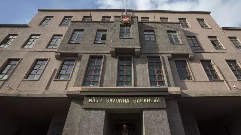 🚨 Milli Savunma Bakanlığı: Terör örgütü PKK/PYD/YPG/SDG tarafından Suriye'nin kuzeyinde yapılmak istenen sözde seçimlerle ilgili sayın Cumhurbaşkanımız ve sayın Bakanımız gerekli uyarıları yapmıştır. Bu sözde seçimler tamamen iptal edilmelidir. Böyle bir durumun kabul…