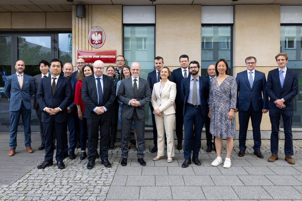 Wicemin. <a href="/moscicka_dendys/">H. Mościcka-Dendys</a> otworzyła spotkanie przedstawicieli państw-obserwatorów przy Radzie Arktycznej, w ramach Formatu Warszawskiego.

W tym roku dyskusja koncentruje się wokół:
🔹 pożarów lasów arktycznych
🔹 kriosfery
🔹 współdziałania
🔹 polityki równości i różnorodności.