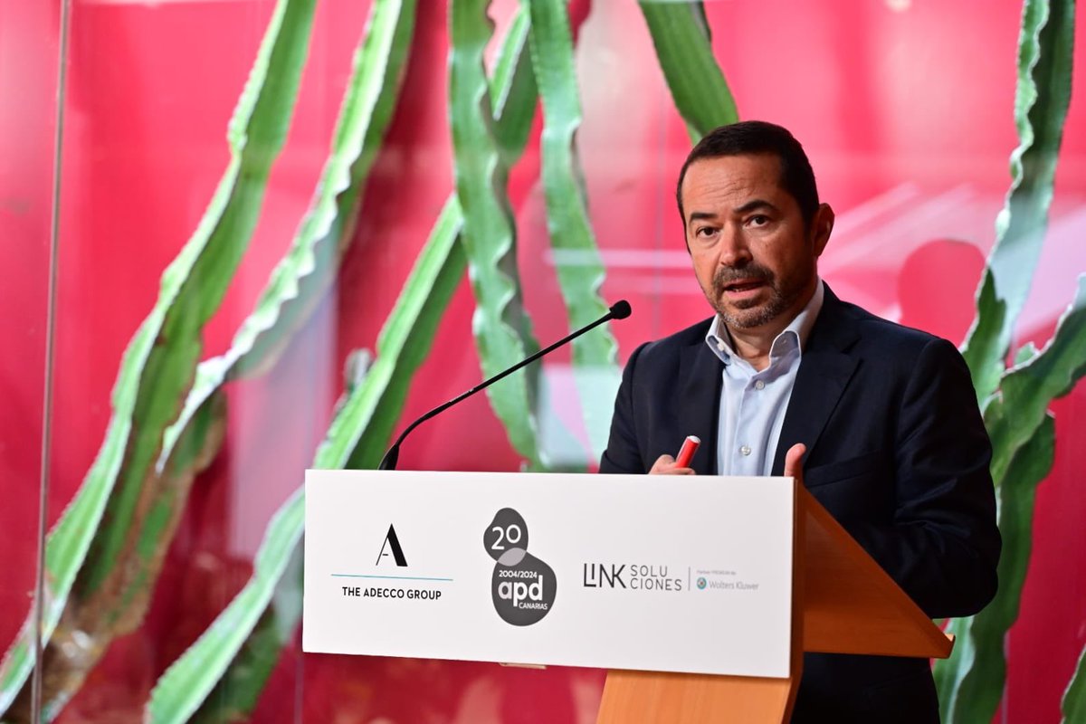 MiriamAPDCan's tweet photo. Hoy encuentro de @APDasociacion #Canarias junto a @AdeccogroupEs y @lsoluciones para hablar sobre #talento y #normativa. Presenta Alejandro Pérez @AdeccogroupEs y abre la primera mesa redonda @BlascoDeluna junto a @jlosada1 @AguilarAbogado2 y Carlos Pinilla @garrigues_es https://t.co/TA9YenKH4d