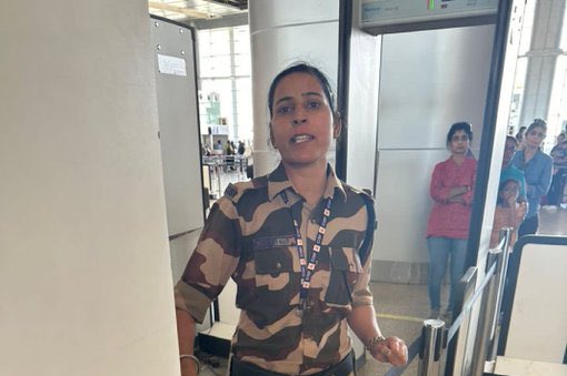 aadshh4's tweet photo. #KanganaRanaut You got what you deserved! You don't insult the backbone of our country the farmers and expect to walk away unscathed. Hope that slap taught him some respect. ? https://t.co/fS5YnwhH5C