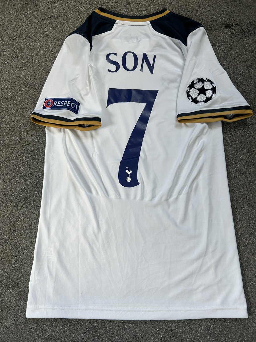 Tomcurl1_'s tweet photo. Medium very good condition £75 including postage to UK https://t.co/W4upKPKgOf