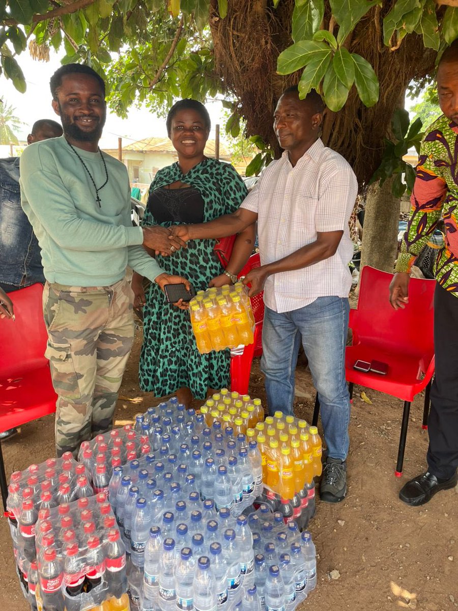 mr_bawuah_21's tweet photo. I am pleased to announce that #TheEjisuProject, on behalf of Richmond Nana Bawuah, today presented drinks and bottled water to the Ejisu constituency executives. This donation was made in support of the ongoing voters ID card registration exercise in the area. https://t.co/xO0T4V4c7N