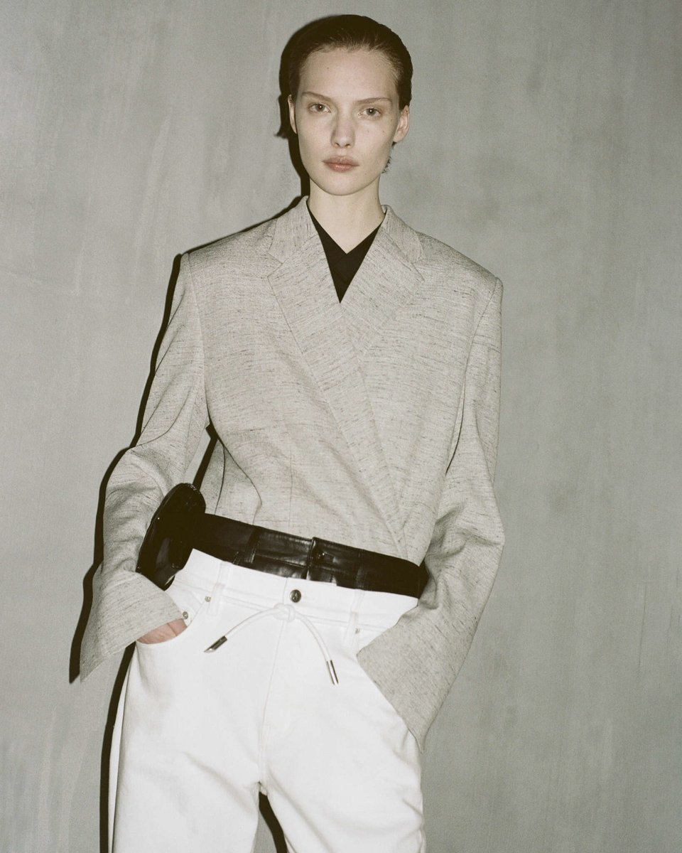 kendam_com's tweet image. Proenza Schouler Pre-Fall 2024 collection lookbook (40 outfits) kendam.com/news/lookbooks…

#ProenzaSchouler #PreFall2024 #Lookbooks #Fashion #Kendam