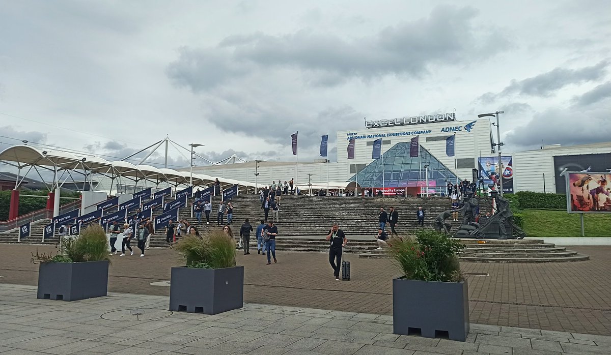 MEscobar_R's tweet image. Outstanding presentation by @BOllerSalvia at #AntibodyEng in #ExcelLondon summarizing the latest advancements in the conditionally active biotherapeutics field and showing our @ChemSynBioGroup results! Thrilled &amp;amp; grateful for having the opportunity to attend &amp;amp; learn! #proudteam