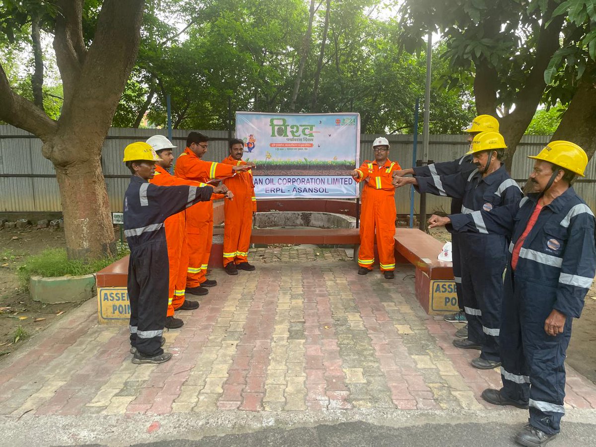 IOCL_ERPL's tweet photo. Celebrating World Environment Day 2024 at ERPL Asansol ! 🌱 Employees took a pledge, shared  meaningful messages and planted saplings to promote a greener future. Together, we make a difference! 
♻️ #RethinkReduceReuseRecycle 🌿 #GreenHeroes #EcoChamp 📢 #ActivityAlert #WED2024
#WorldEnvironmentDay #Sustainability #TeamERPL