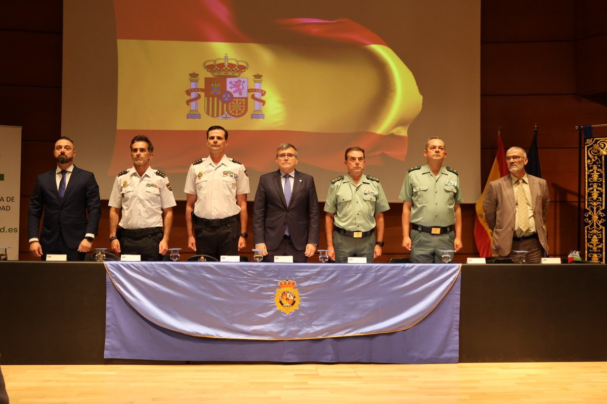 SubGobGRA's tweet photo. El subdelegado, @montimar66, ha presidido hoy el acto institucional celebrado en @Cajaruralgr para conmemorar el Día de la Seguridad Privada, en el que se ha reconocido el gran trabajo realizado por empresas y personal del sector en la provincia. https://t.co/aFXHWc28u5