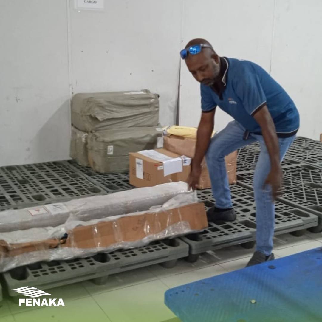 TeamFenaka's tweet photo. އައްޑޫ  ސިޓީއަށް ދިމާވެފައިވާ ފެނުގެ މައްސަލަ ހައްލު ކުރުމަށް ހޯދުނު ބޯހޯލް ޕަމްޕް މިހާރު ވަނީ ގެންދެވިފައި އަދި ޕަމްޕް އިންސްޓޯލް ކުރުމުގެ މަސައްކަތް ދަނީ ކުރެވެމުން. މި ޕަމްޕް އިންސްޓޯލް ކުރުމުން އައްޑޫ ސިޓީގެ ފެނުގެ ނިޒާމަށް ބޮޑު ލުއެއް ލިބިގެން ދާނެ.

#TeamFenaka https://t.co/tIrqKXktfY