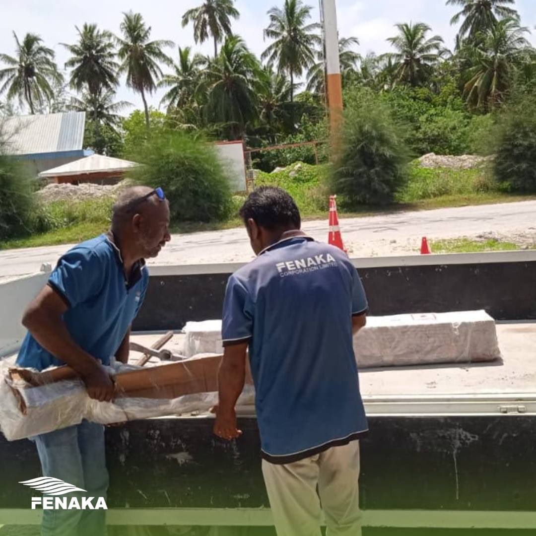 TeamFenaka's tweet photo. އައްޑޫ  ސިޓީއަށް ދިމާވެފައިވާ ފެނުގެ މައްސަލަ ހައްލު ކުރުމަށް ހޯދުނު ބޯހޯލް ޕަމްޕް މިހާރު ވަނީ ގެންދެވިފައި އަދި ޕަމްޕް އިންސްޓޯލް ކުރުމުގެ މަސައްކަތް ދަނީ ކުރެވެމުން. މި ޕަމްޕް އިންސްޓޯލް ކުރުމުން އައްޑޫ ސިޓީގެ ފެނުގެ ނިޒާމަށް ބޮޑު ލުއެއް ލިބިގެން ދާނެ.

#TeamFenaka https://t.co/tIrqKXktfY