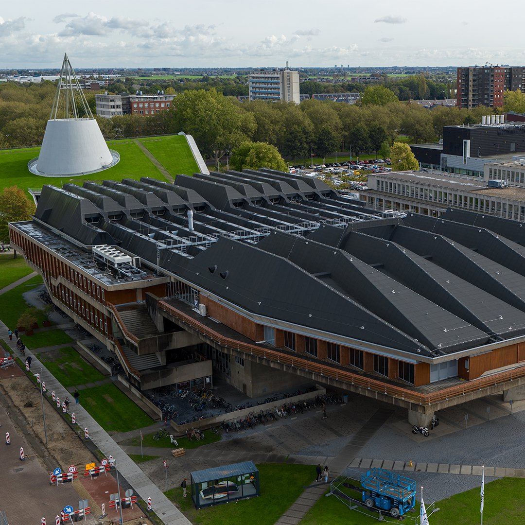 TU Delft maintains its position in the top 50 of the 21st edition of the authoritative QS World University Rankings (2025) and is therefore in the top 4% of the highest scoring universities in the world.

👉 Read more here: edu.nl/dpfqg