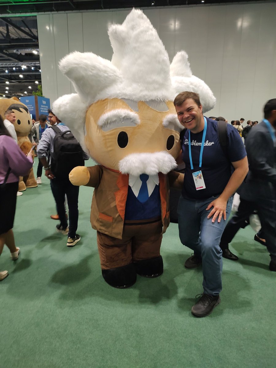 Photo with my <a href="/shirtforceOrg/">shirtforce</a>  at #wt24 and this guy <a href="/SalesforceUK/">Salesforce UK & Ireland</a>