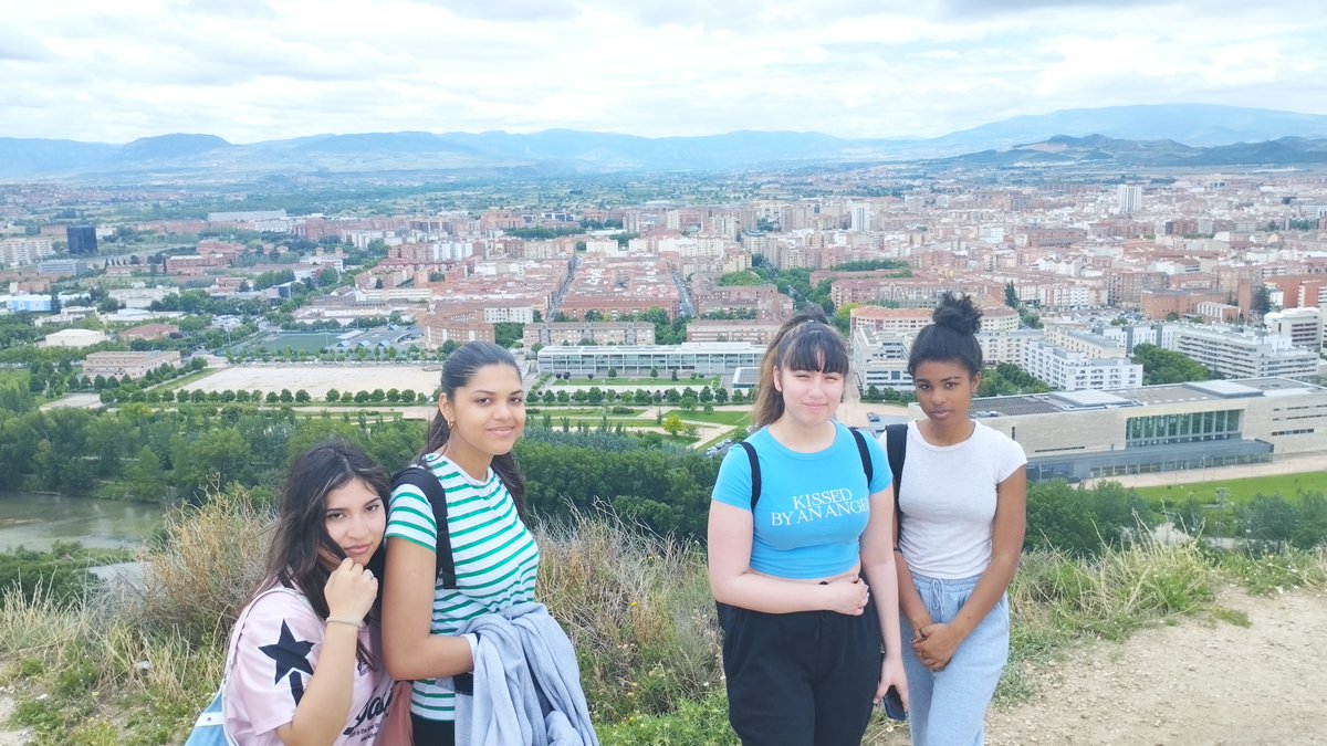 iescomercio tweet media