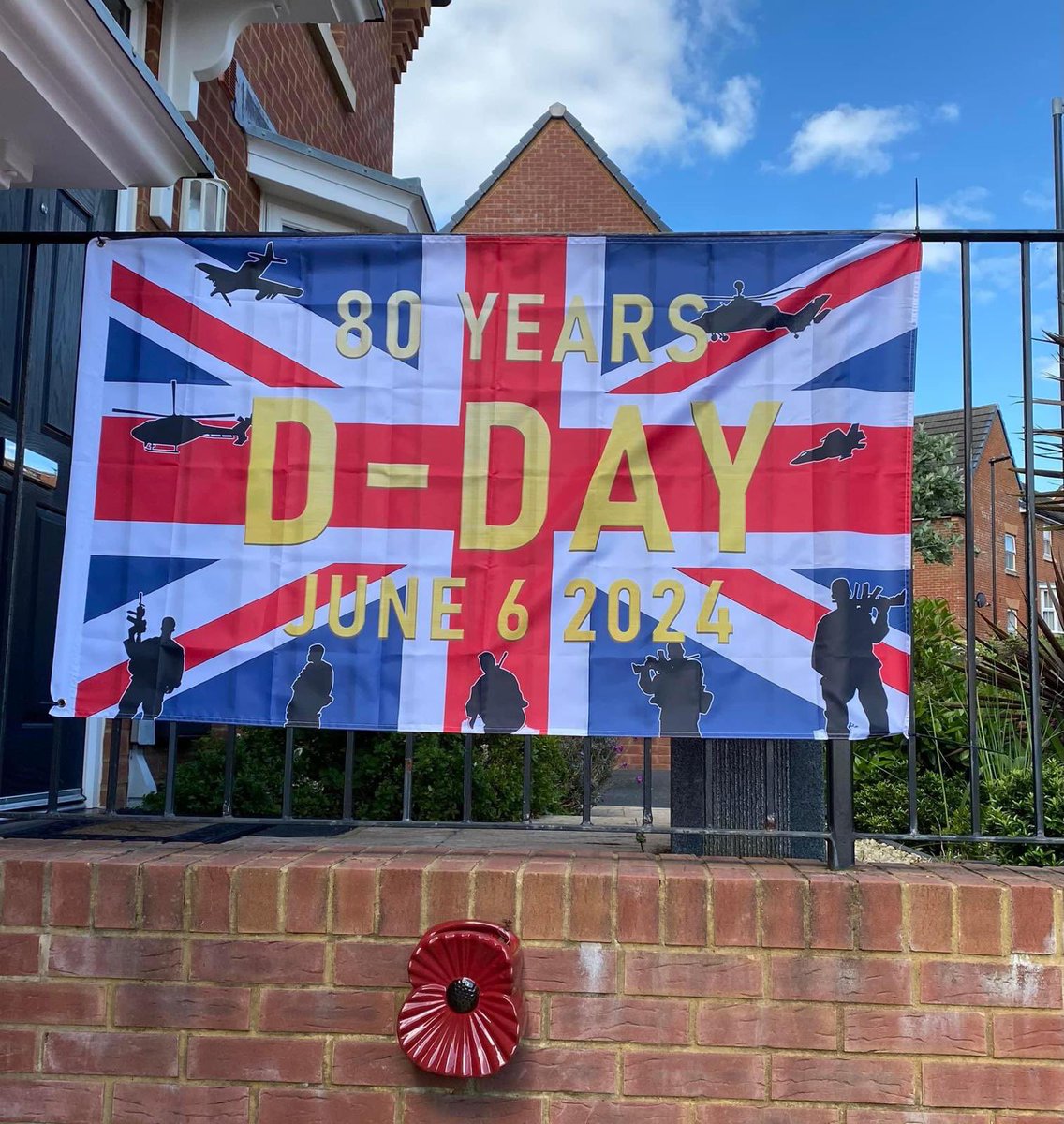 🇬🇧Today we remember our heroes of D-Day who made the ultimate sacrifice and fought and died for the freedom of Europe.  #DDay80 

❤️ It is lovely to see these flags flying all across North Norfolk. We can never forget the immense debt we owe them.