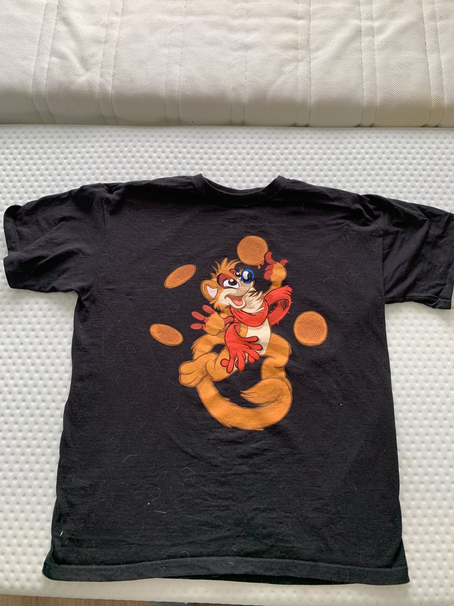Tenmashi's tweet image. Looking to sell some old Furry Weekend Holland t-shirts! Worn but in good condition. Regular size M, except for one L. Attendee versions and CREW versions. Smoke-free home but might have some pet hairs. #fwh #furryweekend
Please msg on TG!