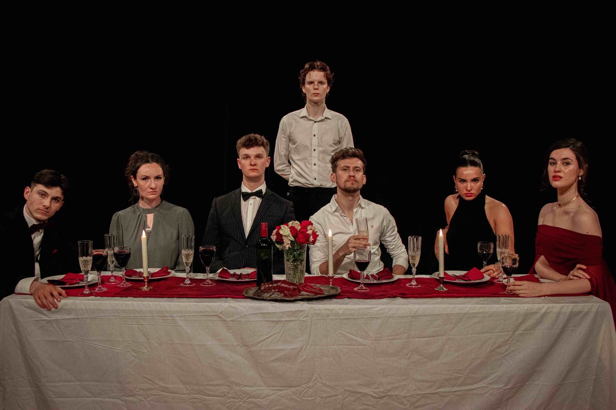 ReviewsGate's tweet photo. “As good a production of a play I will see all year.” Dinner by Moira Buffini, Kay House Duryard, Exeter University. 5✩✩✩✩✩ Review: Cormac Richards. @UniofExeter https://t.co/EZW6gbFgE3 https://t.co/J7nnWx6LJ7