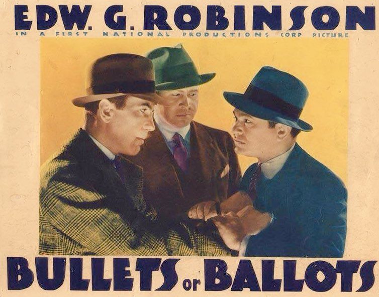 AnandaRobin's tweet photo. 📽️ #TalDiaComoHoy, hace 88 años, se estrenaba #BalasOVotos (#BulletsOrBallots, 1936).

#EdwardGRobinson interpreta a un policía que, tras ser despedido, decide prestar sus servicios para un capo de la mafia, pero todos desconfían del recién llegado temiendo que sea un infiltrado. https://t.co/oPmVUANBdH