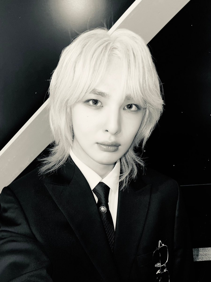 by_EPEX's tweet photo. [#뮤]

수트는 블랙이지!

#EPEX #이펙스 #MU #뮤 https://t.co/qYDxfXRKWd