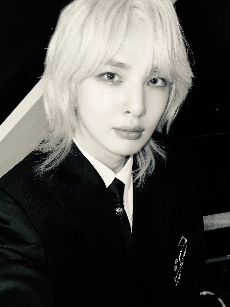 by_EPEX's tweet photo. [#뮤]

수트는 블랙이지!

#EPEX #이펙스 #MU #뮤 https://t.co/qYDxfXRKWd