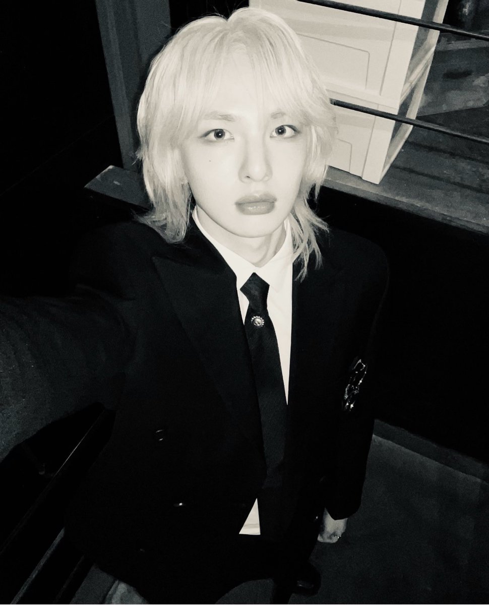 by_EPEX's tweet photo. [#뮤]

수트는 블랙이지!

#EPEX #이펙스 #MU #뮤 https://t.co/qYDxfXRKWd