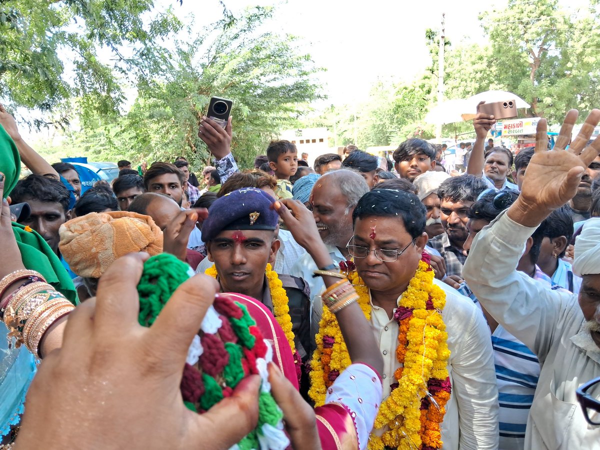 कांकरेज विधानसभा के वडा गांव में अटुबिया निकेशजी मिरखानजी ने सेना में अपनी ट्रेनिंग पूरी करने के बाद वापस वतन लौट ने से उनके आवास पर जाकर उनको हार्दिक बधाई एवं शुभकामनाएं दी।