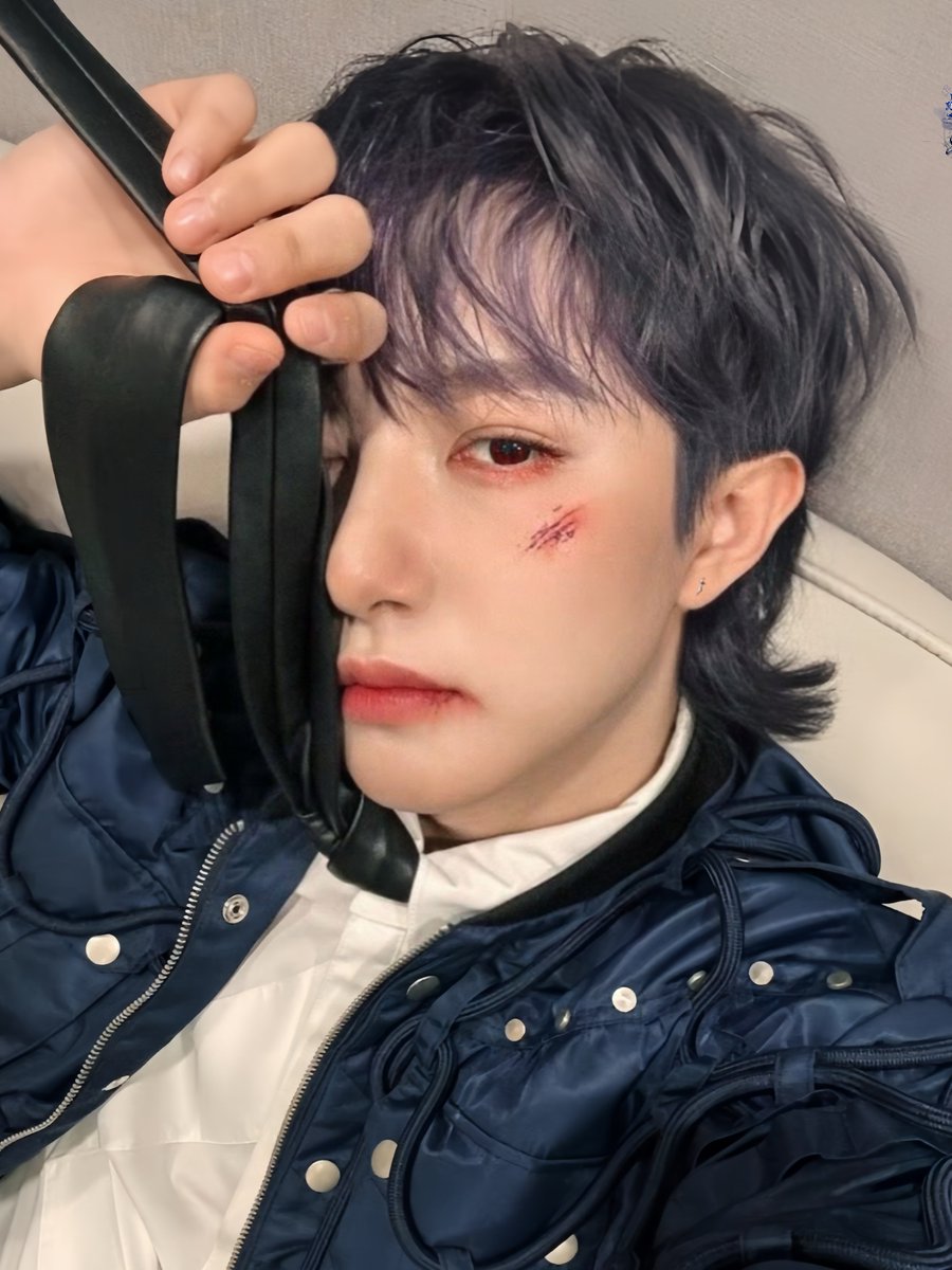 renjuniejunjun's tweet photo. this long hair renjun 💜🖤  >>>>> https://t.co/OyvVjCjozo