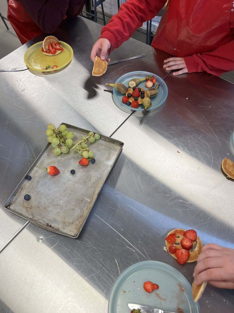 Our future S1’s were busy in HE this morning, taking part in the pancake challenge 🥞🍓🍇🍌

Have a look at their fab creations. Well done everyone, looking forward to having you all back in August! 🤩

#P7areFHS