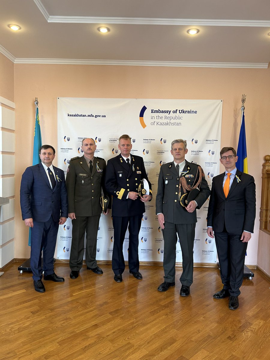 On June 4th the Director of International Military Cooperation of the Dutch Ministry of Defence, Rear-Admiral <a href="/SillevisSmitt/">Wolter SillevisSmitt</a> and Ambassador <a href="/NicoSchermers/">Nico Schermers</a> visited the Ukrainian embassy to show their support to the brave Ukrainian fighters and people.
