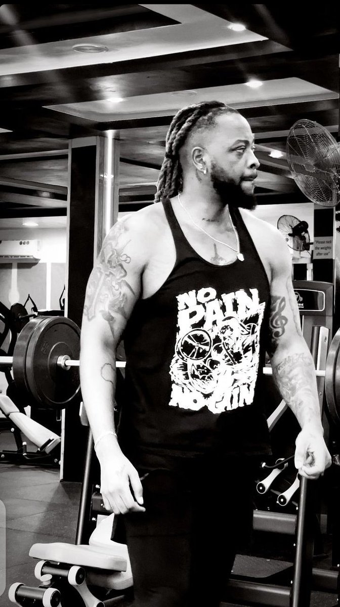CrownedTreasure's tweet photo. Happy birthday @BadmanTeddyA God bless you. May God's light continue to shine upon you now and always. Keep prospering 🎉👑 https://t.co/vBVgkN052J
