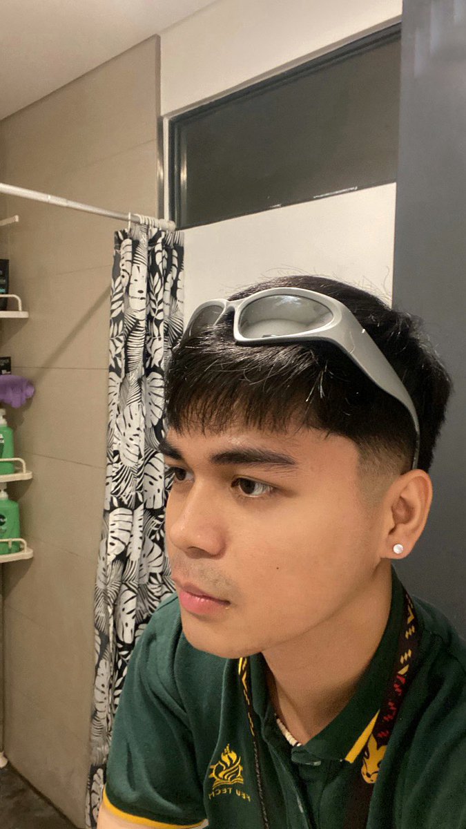 daekilaa's tweet photo. hi nga muna kayo sa bangs ko 🪮💇‍♂️ https://t.co/UT6UJ5Hlj2