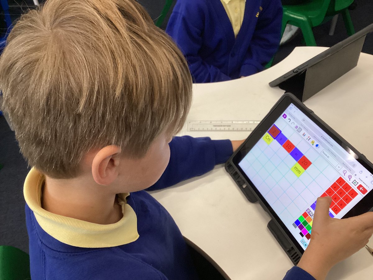 highstreetps's tweet photo. #hspsY3 using @purpleMashโs 2Calculate to convert between mm and cm. Mae Blwyddyn 3 wedi creu peiriant i drawsnewid rhwng cm a mm. #proudteacher https://t.co/BpQ0zCh6om