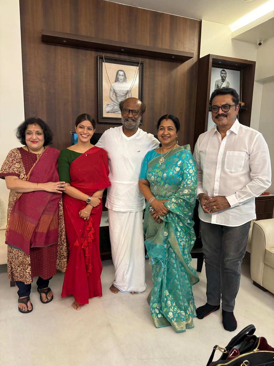 varusarath5's tweet photo. Got to meet our thalaivar @rajinikanth sir and invite him and latha aunty...thank you sir for always being so warm and loving..thank you @ash_rajinikanth for veinf so sweet as always..the apple didn't fall far from the tree..❤️❤️
@realsarathkumar @realradikaa 
#chayadevi #poojasarath @rayane_mithun